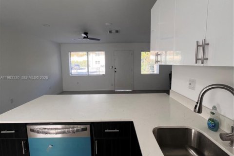 Снять в аренду виллу или дом в Форт-Лодердейл, Флорида 3 спальни, 136.01м2, № 2050216 - фото 8