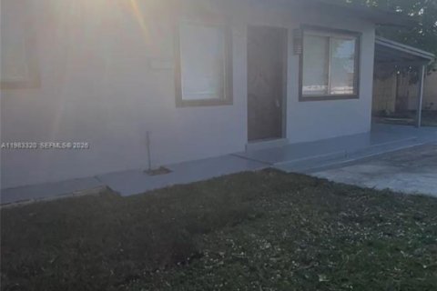 Снять в аренду виллу или дом в Форт-Лодердейл, Флорида 3 спальни, 136.01м2, № 2050216 - фото 5