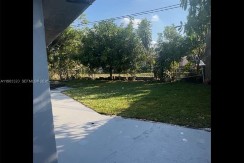 Снять в аренду виллу или дом в Форт-Лодердейл, Флорида 3 спальни, 136.01м2, № 2050216 - фото 2