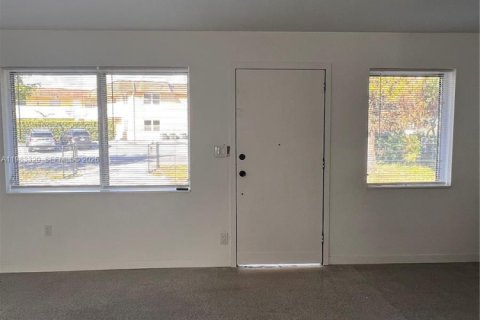 Снять в аренду виллу или дом в Форт-Лодердейл, Флорида 3 спальни, 136.01м2, № 2050216 - фото 12