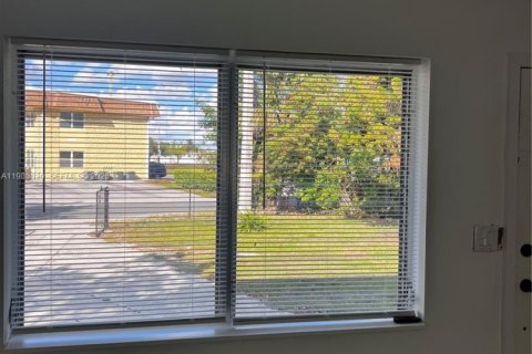 Снять в аренду виллу или дом в Форт-Лодердейл, Флорида 3 спальни, 136.01м2, № 2050216 - фото 22