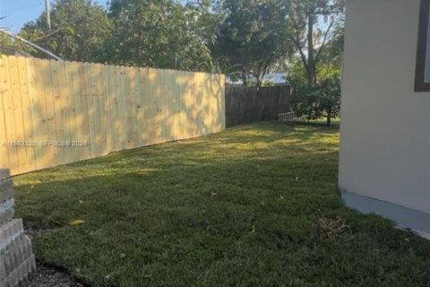 Снять в аренду виллу или дом в Форт-Лодердейл, Флорида 3 спальни, 136.01м2, № 2050216 - фото 4