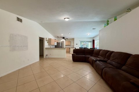 House in Naples, Florida 3 bedrooms, 181.72 sq.m. № 2011585 - photo 7