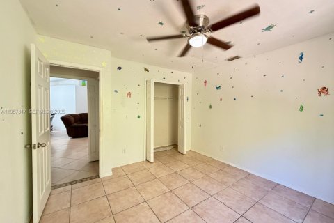 House in Naples, Florida 3 bedrooms, 181.72 sq.m. № 2011585 - photo 23
