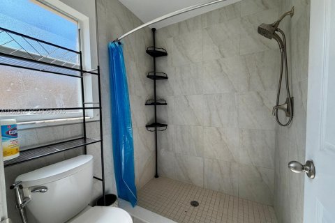 House in Naples, Florida 3 bedrooms, 181.72 sq.m. № 2011585 - photo 14