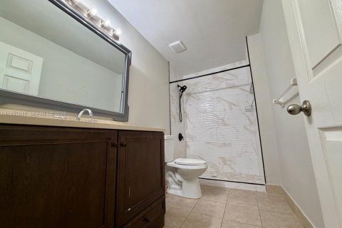 House in Naples, Florida 3 bedrooms, 181.72 sq.m. № 2011585 - photo 24