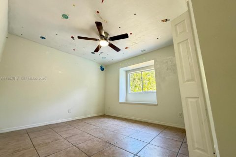 House in Naples, Florida 3 bedrooms, 181.72 sq.m. № 2011585 - photo 25