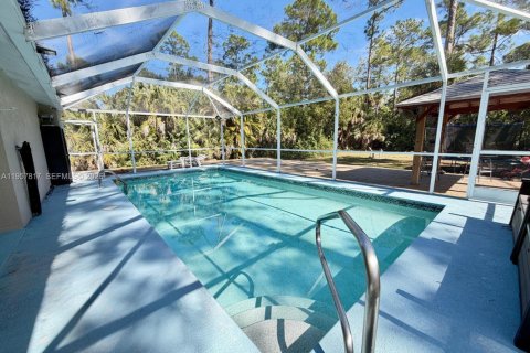 House in Naples, Florida 3 bedrooms, 181.72 sq.m. № 2011585 - photo 1