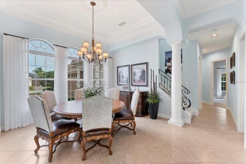 House in Lakewood Ranch, Florida 4 bedrooms, 396.97 sq.m. № 1624816 - photo 14