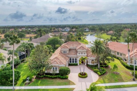 House in Lakewood Ranch, Florida 4 bedrooms, 396.97 sq.m. № 1624816 - photo 1