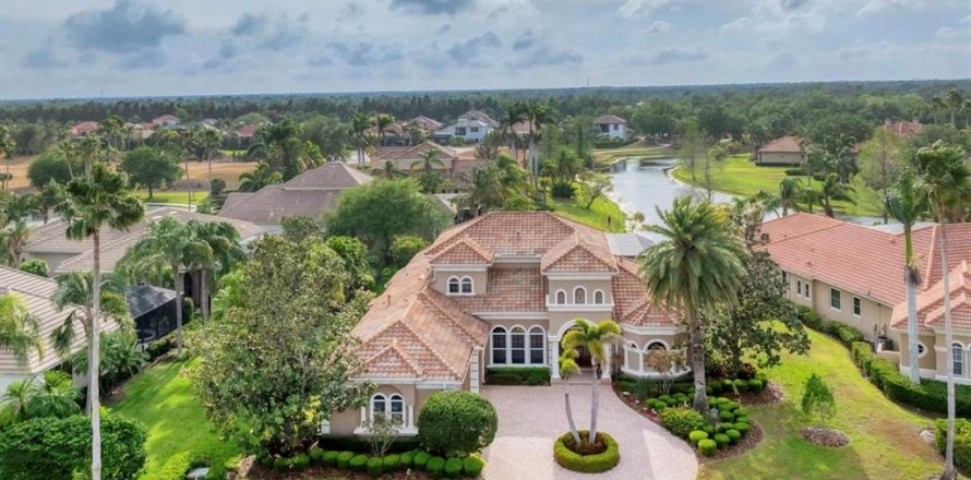 House in Lakewood Ranch, Florida 4 bedrooms, 396.97 sq.m. № 1624816