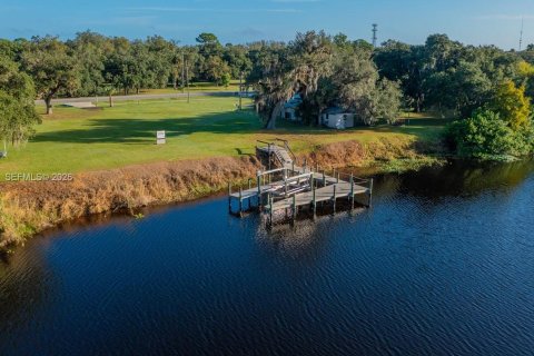 Terreno en LaBelle, Florida № 2008047