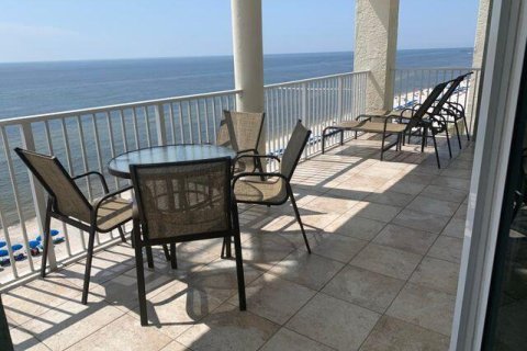 Condo in Panama City Beach, Florida, 1 bedroom  № 560115 - photo 1