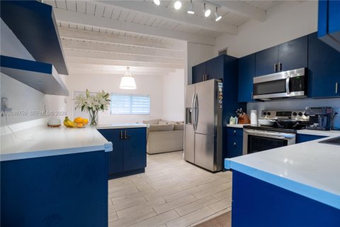 Villa ou maison à vendre à North Miami Beach, Floride: 2 chambres, 105.17 m2 № 2155016 - photo 17