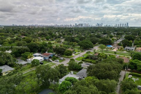 Villa ou maison à vendre à North Miami Beach, Floride: 2 chambres, 105.17 m2 № 2155016 - photo 2