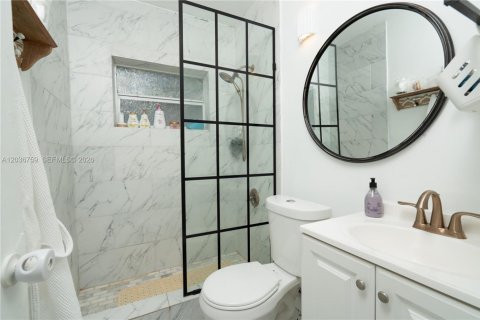 Villa ou maison à vendre à North Miami Beach, Floride: 2 chambres, 105.17 m2 № 2155016 - photo 10