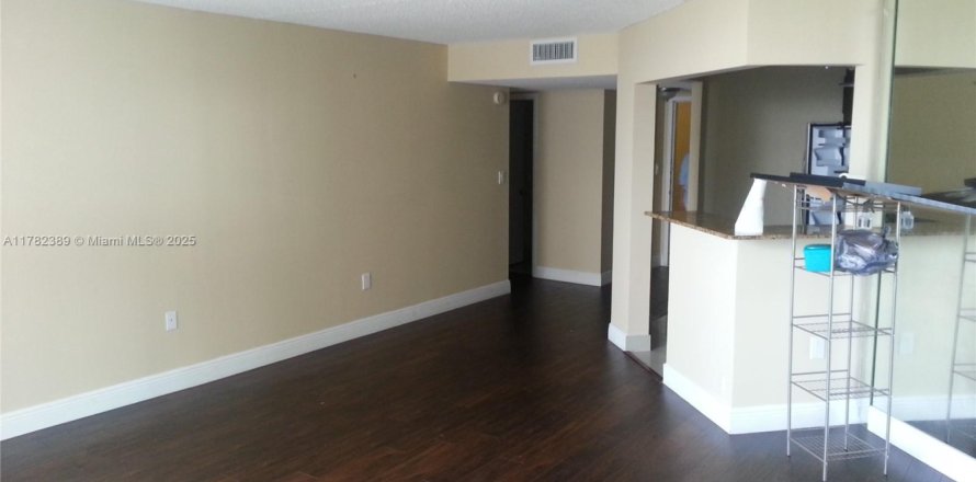 Condominio en Aventura, Florida, 1 dormitorio  № 1962101