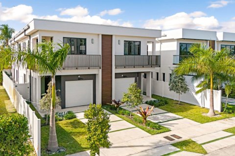 Touwnhouse à vendre à Fort Lauderdale, Floride: 3 chambres, 215.16 m2 № 2439302 - photo 2