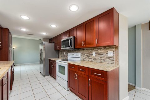 House in Clearwater, Florida 3 bedrooms, 178.09 sq.m. № 2200489 - photo 9