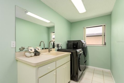 House in Clearwater, Florida 3 bedrooms, 178.09 sq.m. № 2200489 - photo 14