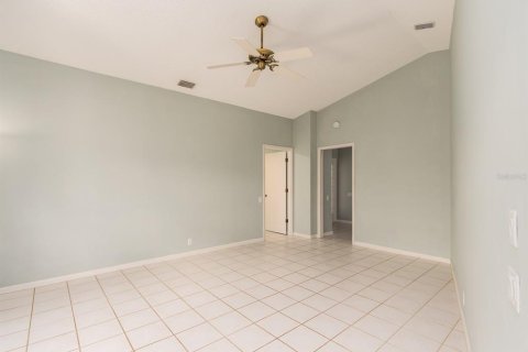 House in Clearwater, Florida 3 bedrooms, 178.09 sq.m. № 2200489 - photo 12