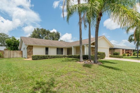 House in Clearwater, Florida 3 bedrooms, 178.09 sq.m. № 2200489