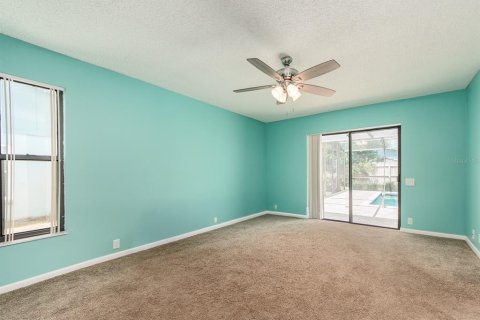 House in Clearwater, Florida 3 bedrooms, 178.09 sq.m. № 2200489 - photo 15