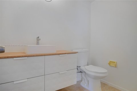 Condo in Bay Harbor Islands, Florida, 1 bedroom  № 1865758 - photo 20