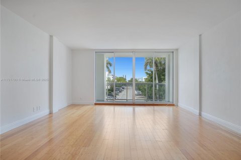 Condo in Bay Harbor Islands, Florida, 1 bedroom  № 1865758 - photo 19