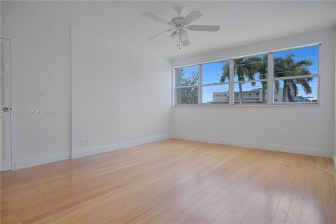 Condo in Bay Harbor Islands, Florida, 1 bedroom  № 1865758 - photo 26