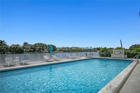 Condo in Bay Harbor Islands, Florida, 1 bedroom  № 1865758 - photo 9