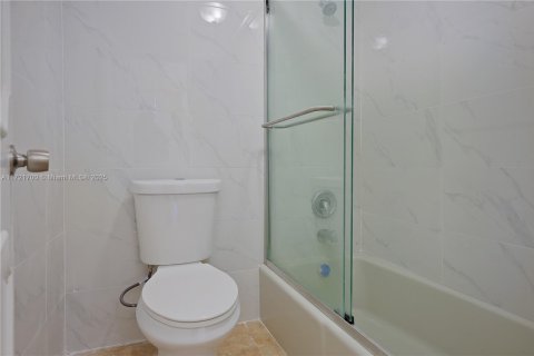 Condo in Bay Harbor Islands, Florida, 1 bedroom  № 1865758 - photo 29