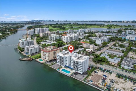 Condo in Bay Harbor Islands, Florida, 1 bedroom  № 1865758 - photo 5