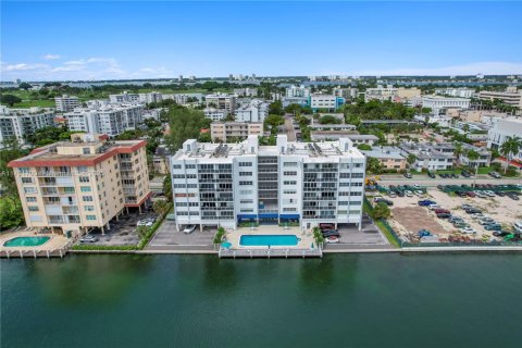Condo in Bay Harbor Islands, Florida, 1 bedroom  № 1865758 - photo 3