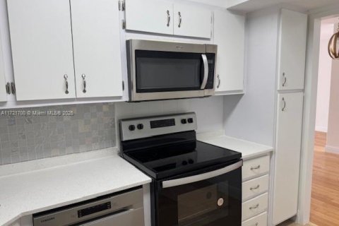Condo in Bay Harbor Islands, Florida, 1 bedroom  № 1865758 - photo 23