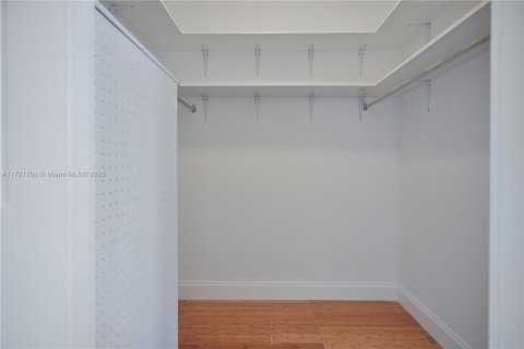 Condo in Bay Harbor Islands, Florida, 1 bedroom  № 1865758 - photo 27