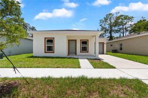 House in Tampa, Florida 3 bedrooms, 116.22 sq.m. № 2280024