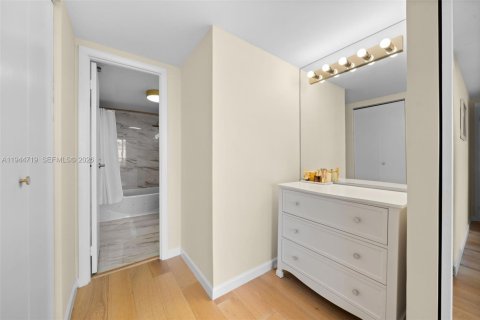 Copropriété à vendre à Hallandale Beach, Floride: 2 chambres, 130.06 m2 № 2001249 - photo 12