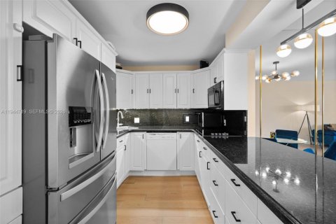 Copropriété à vendre à Hallandale Beach, Floride: 2 chambres, 130.06 m2 № 2001249 - photo 7