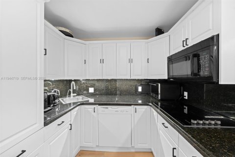 Copropriété à vendre à Hallandale Beach, Floride: 2 chambres, 130.06 m2 № 2001249 - photo 6