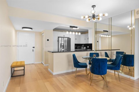 Copropriété à vendre à Hallandale Beach, Floride: 2 chambres, 130.06 m2 № 2001249 - photo 4