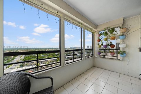 Copropriété à vendre à Hallandale Beach, Floride: 2 chambres, 130.06 m2 № 2001249 - photo 20