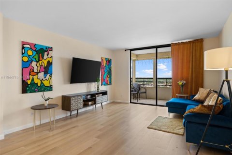 Copropriété à vendre à Hallandale Beach, Floride: 2 chambres, 130.06 m2 № 2001249 - photo 2