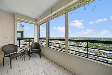 Copropriété à vendre à Hallandale Beach, Floride: 2 chambres, 130.06 m2 № 2001249 - photo 19