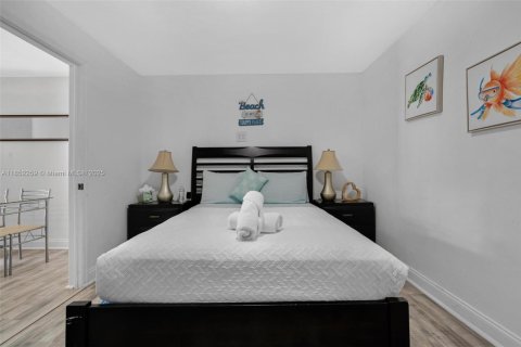 House in Lake Worth, Florida 5 bedrooms, 144.56 sq.m. № 1879021 - photo 27