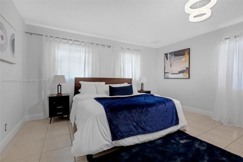 House in Lake Worth, Florida 5 bedrooms, 144.56 sq.m. № 1879021 - photo 13