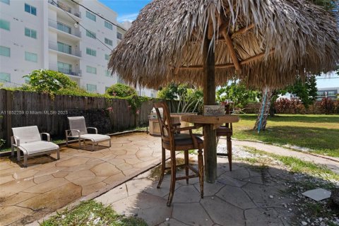 House in Lake Worth, Florida 5 bedrooms, 144.56 sq.m. № 1879021 - photo 30