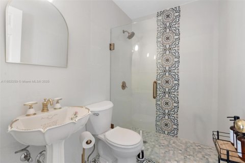 House in Lake Worth, Florida 5 bedrooms, 144.56 sq.m. № 1879021 - photo 6