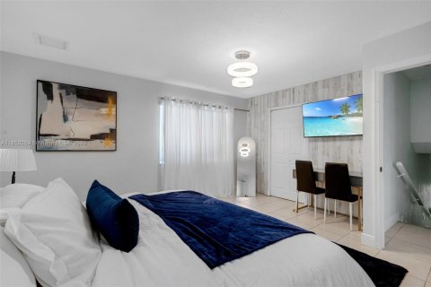 House in Lake Worth, Florida 5 bedrooms, 144.56 sq.m. № 1879021 - photo 14
