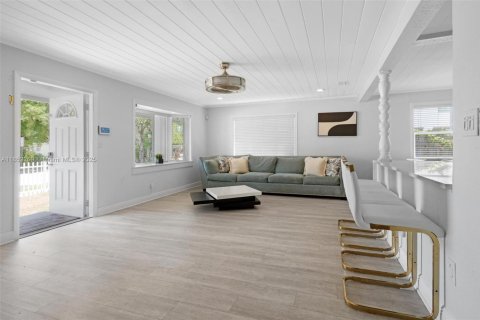 House in Lake Worth, Florida 5 bedrooms, 144.56 sq.m. № 1879021 - photo 3